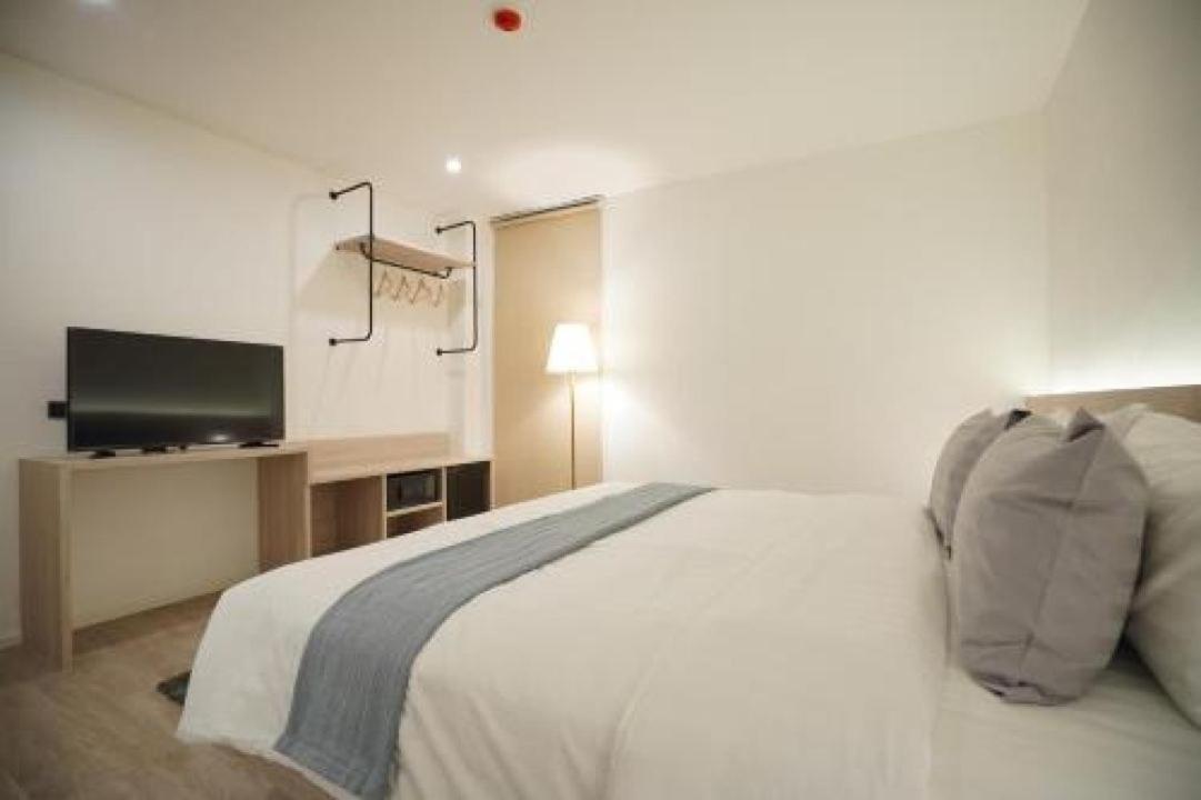 E11 Hotel - Bts Punnawithi Bangkok Ngoại thất bức ảnh